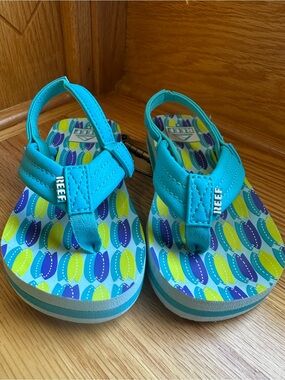 Reef Kids' Teal Patterned Flip Sandals - Reef size 9 NWOT